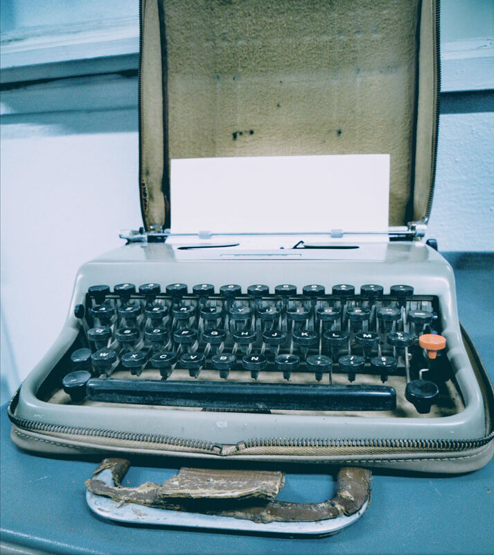 Olivetti Typewriter Lettera 22