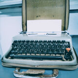 Olivetti Typewriter Lettera 22