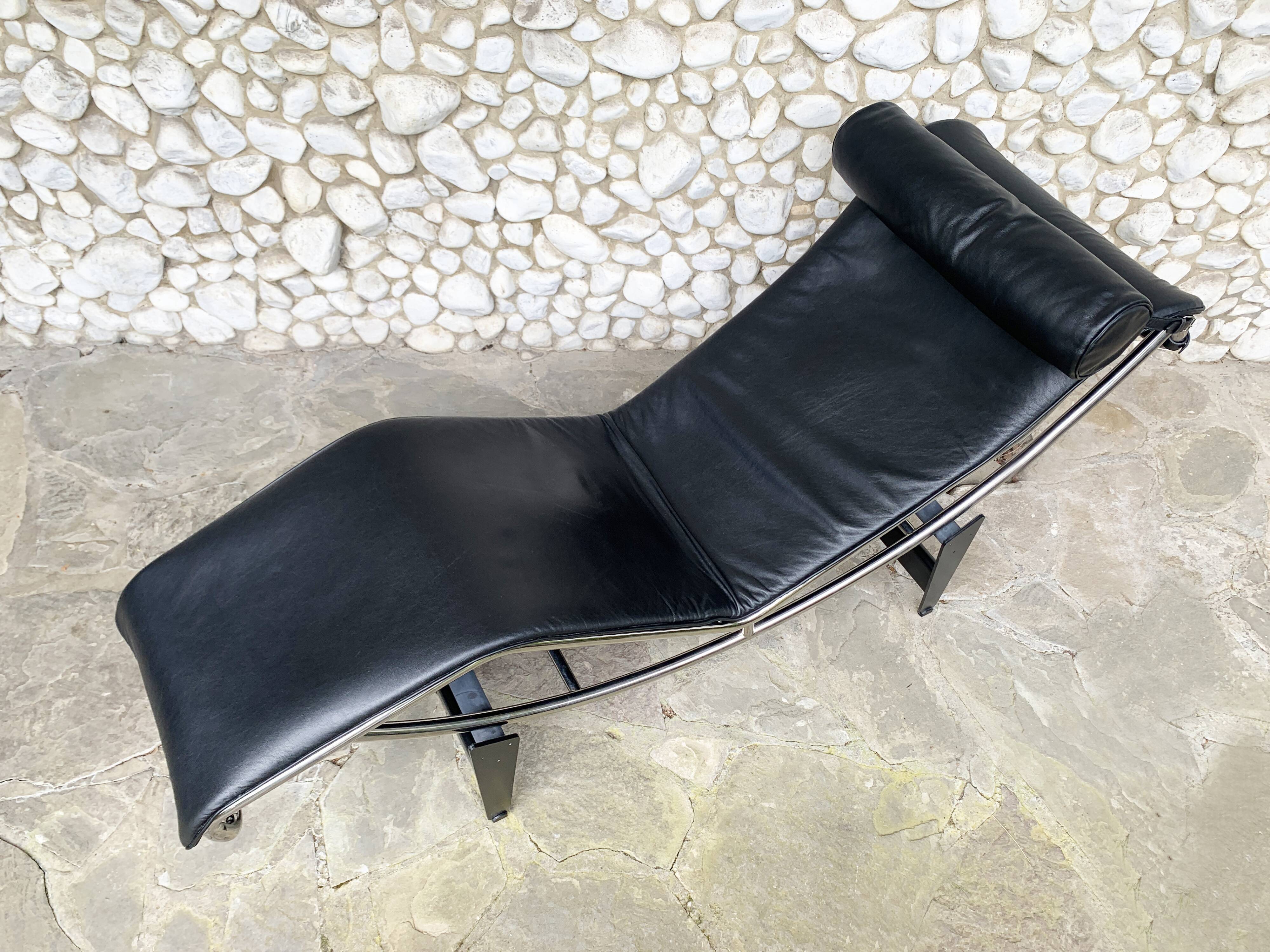 Chaise longue LC4 cassina by  Le Corbusier