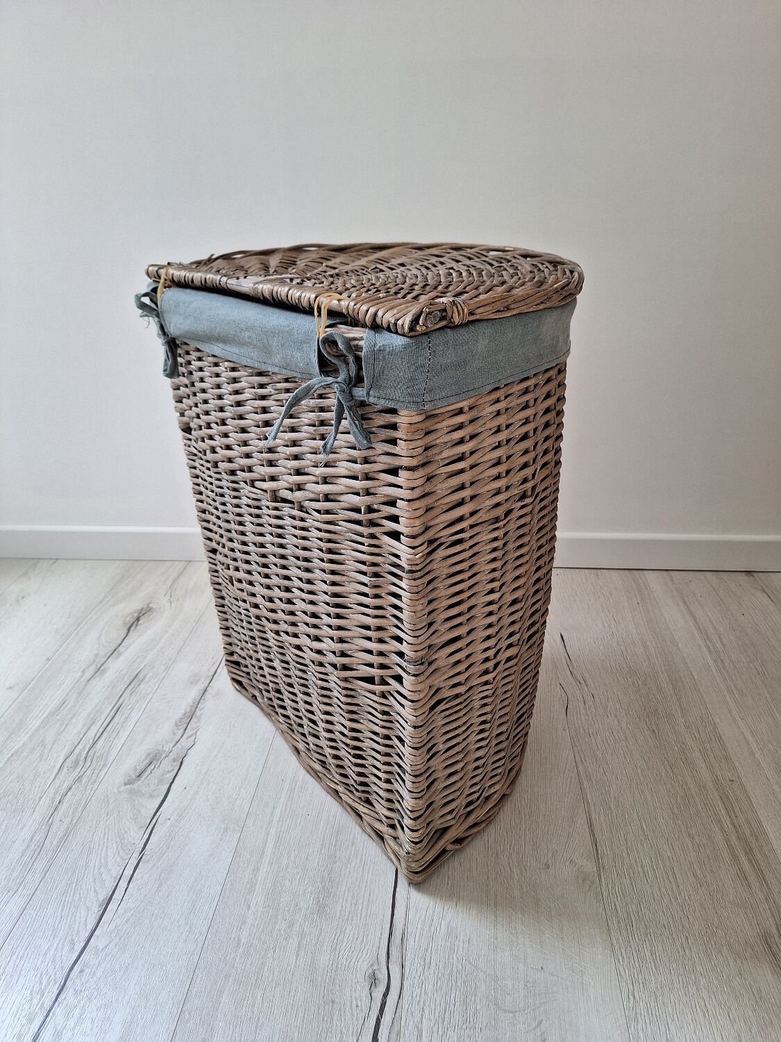 Wicker laundry basket
