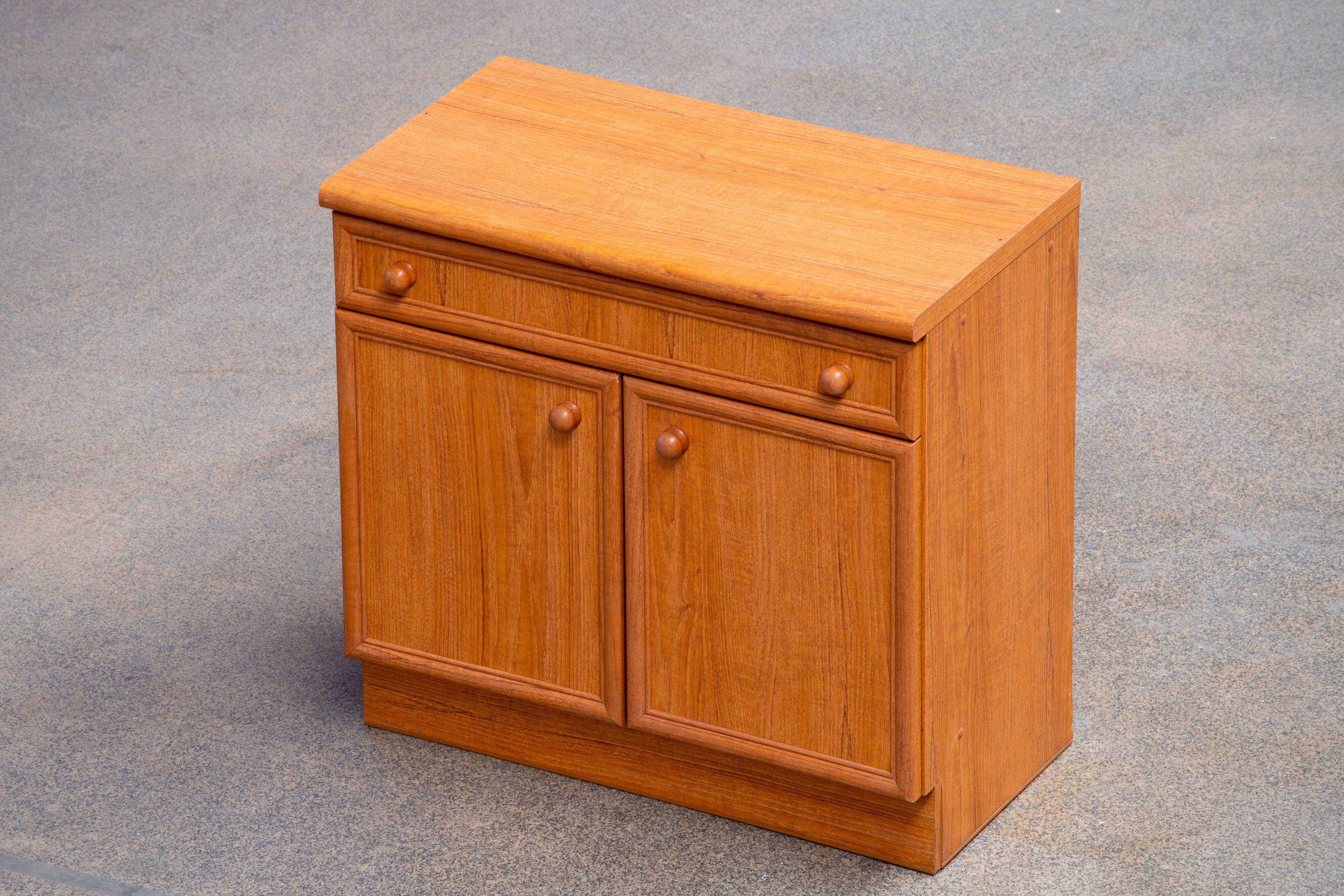 Scandinavian buffet 80 cm
