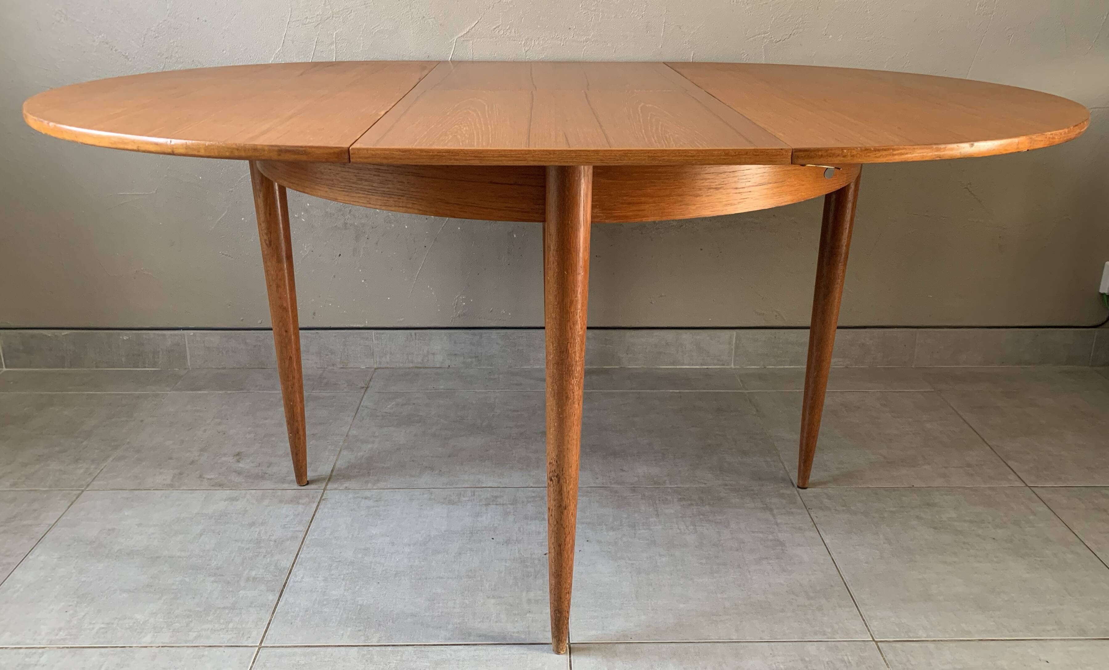Vintage scandinavian table from the 60s extendable with butterfly extension