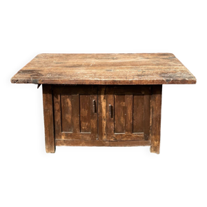 Grande table en bois - portes