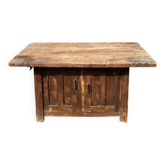 Grande table en bois massif , rangement avec 2 portes