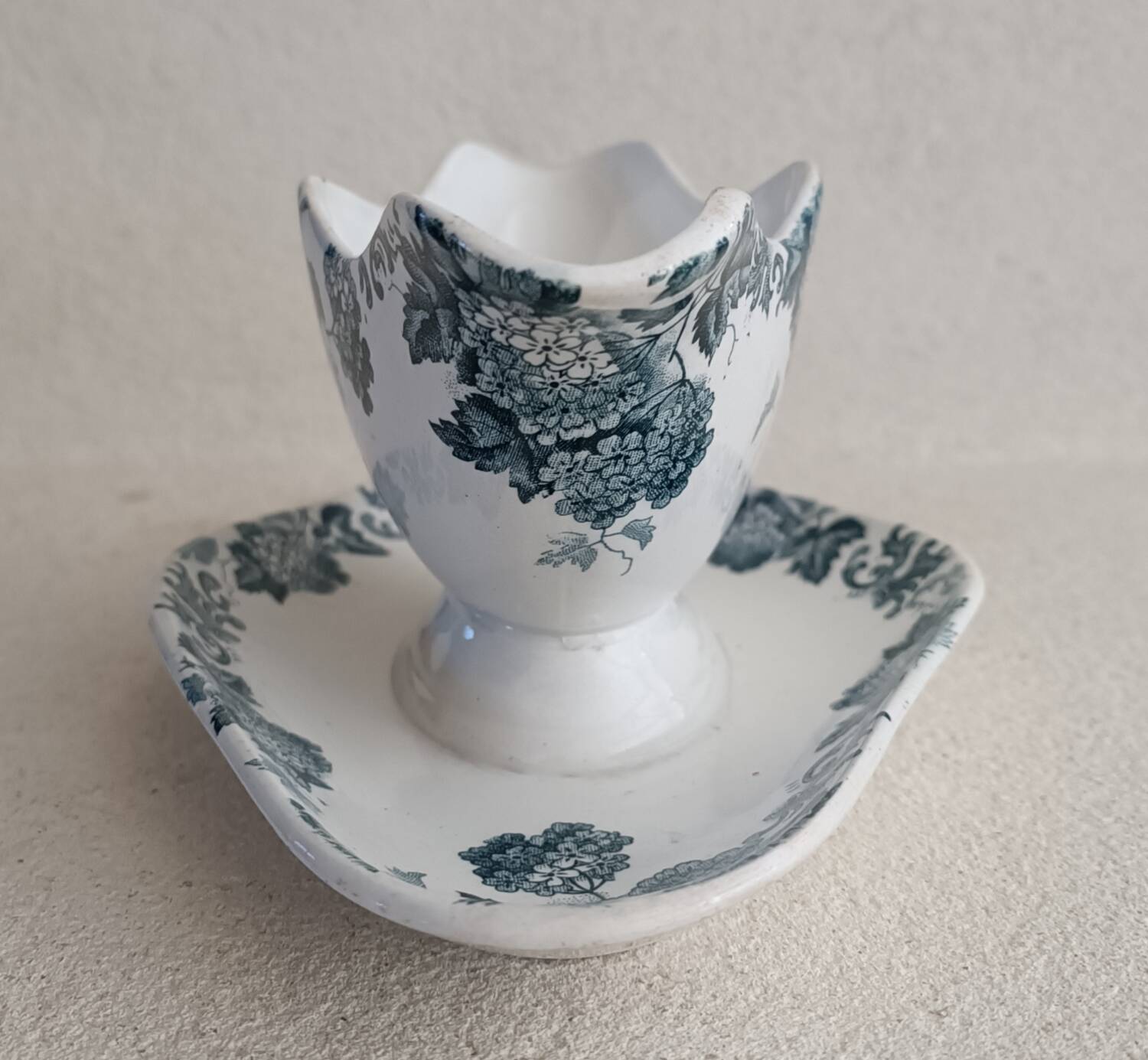 Iron earth gravy boat Snowball