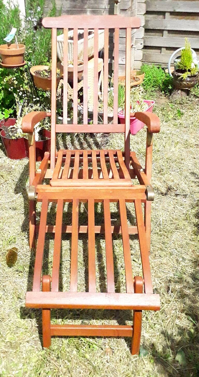 Wooden lounge chair