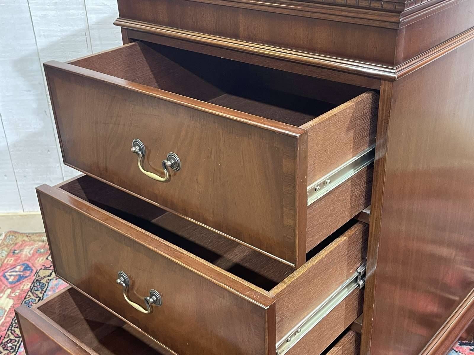English mahogany chest of drawers from the 1950s
