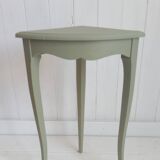 Corner pedestal table