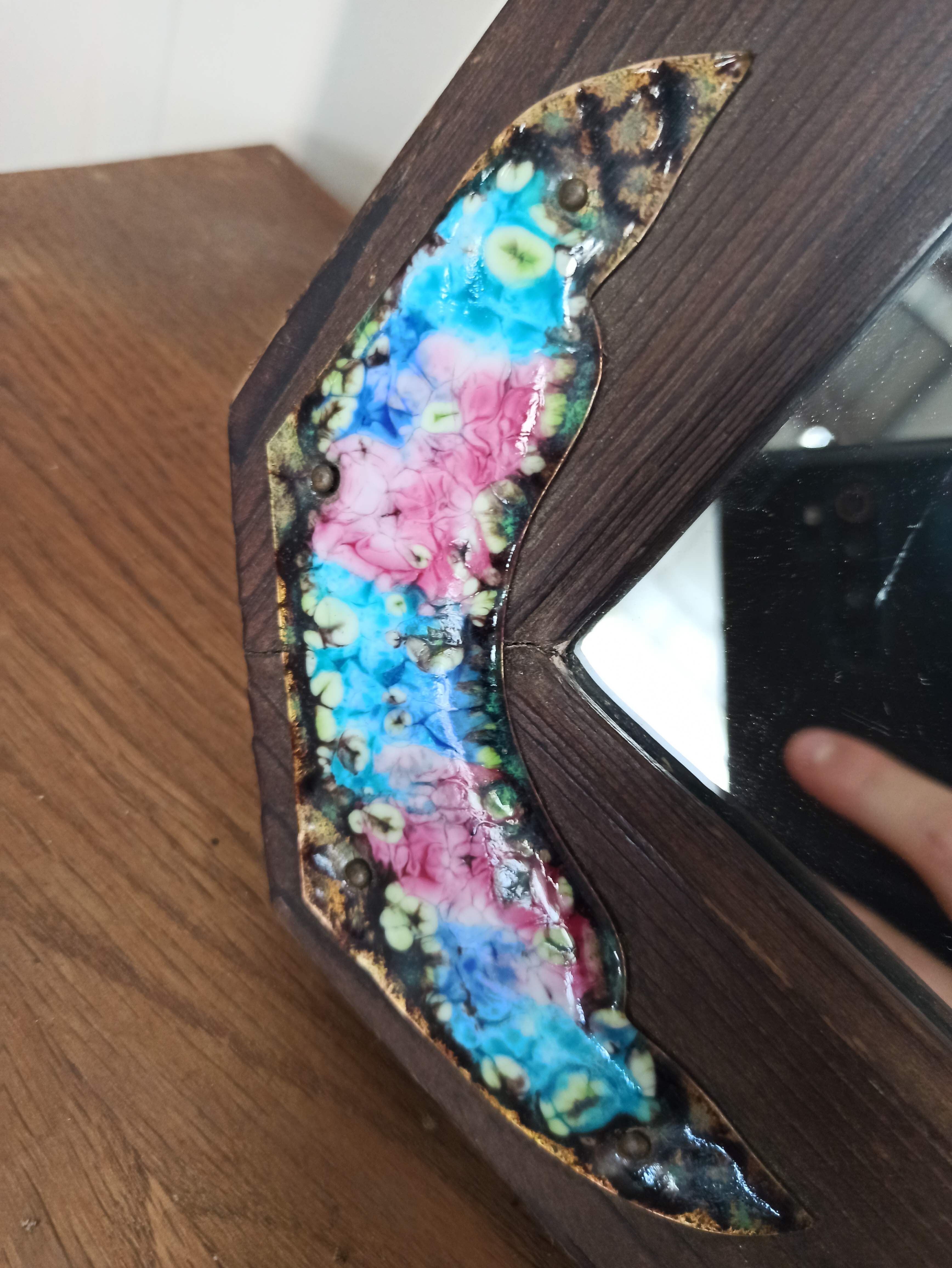 Wooden mirror and enamel enamelled plates