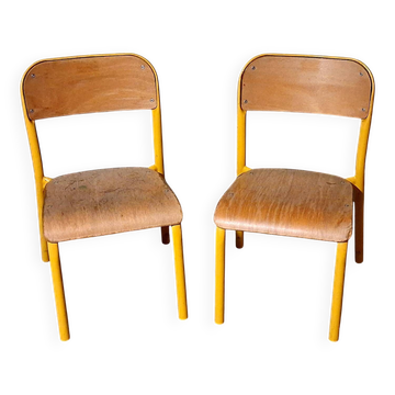 Paire de chaises d'écolier, bois et métal jaune, déco industrielle