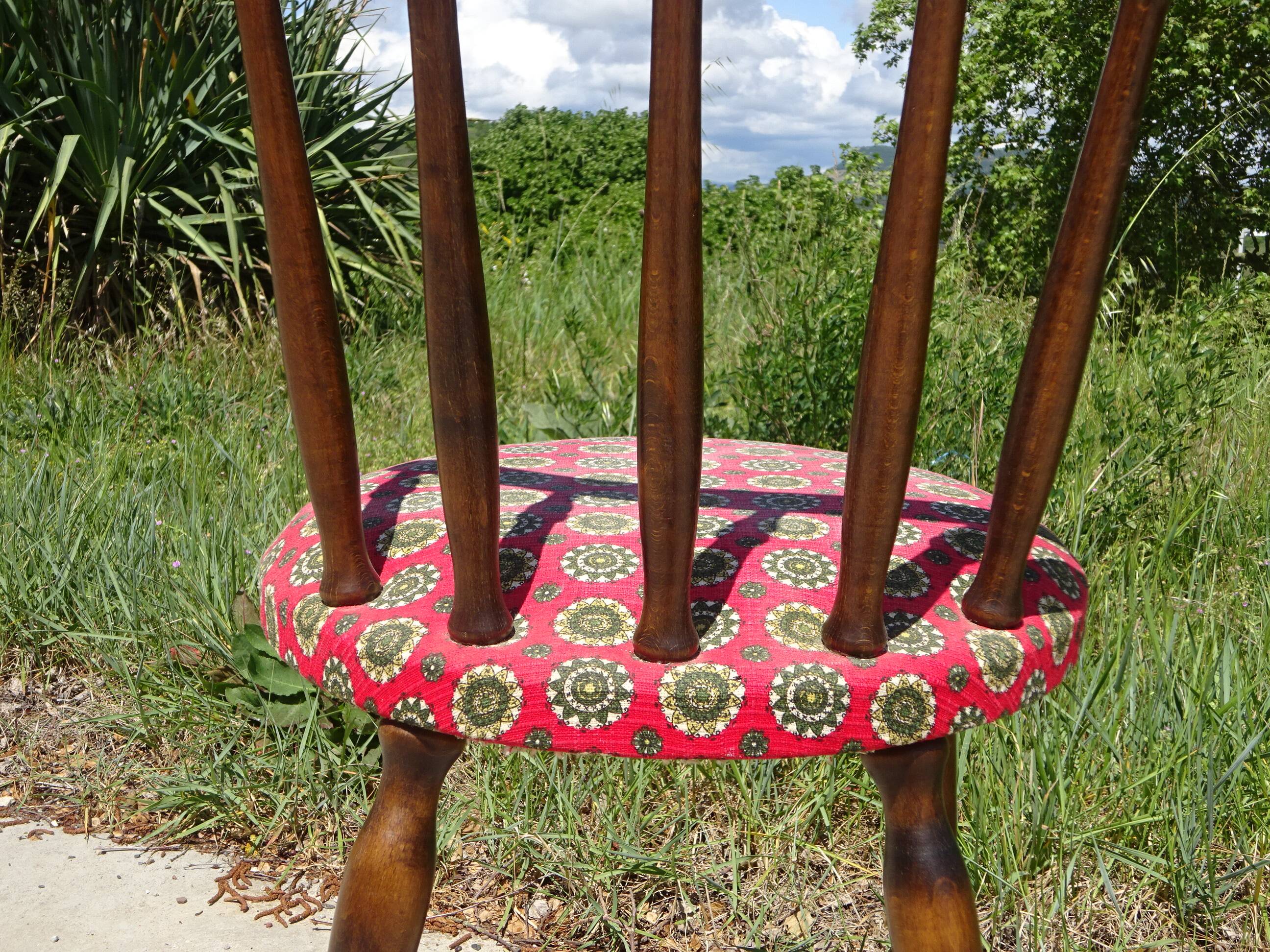 Chairs with splayed legs, vintage models