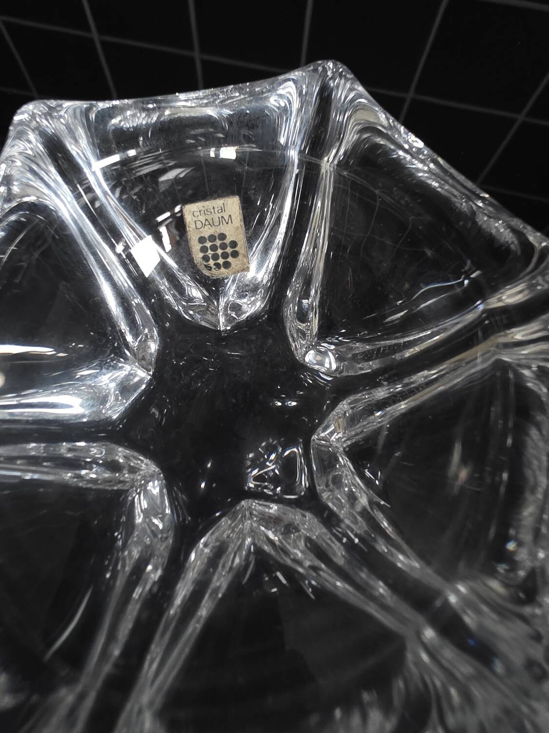 Star-shaped crystal bowl by Daum – With original label