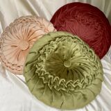 Vintage round pleated velvet cushion