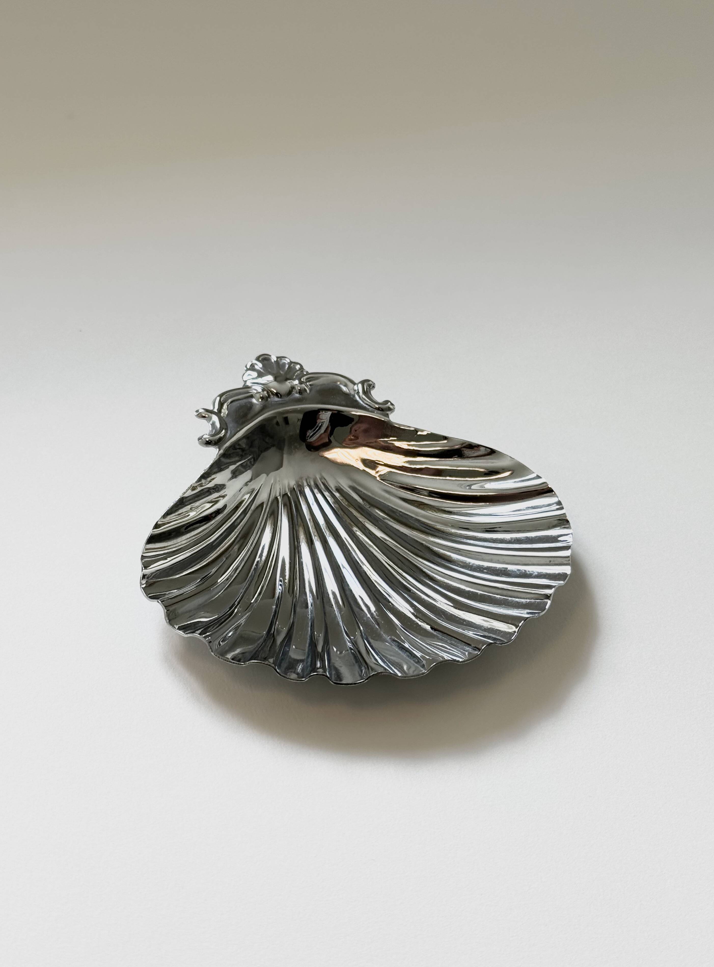 Shell cup