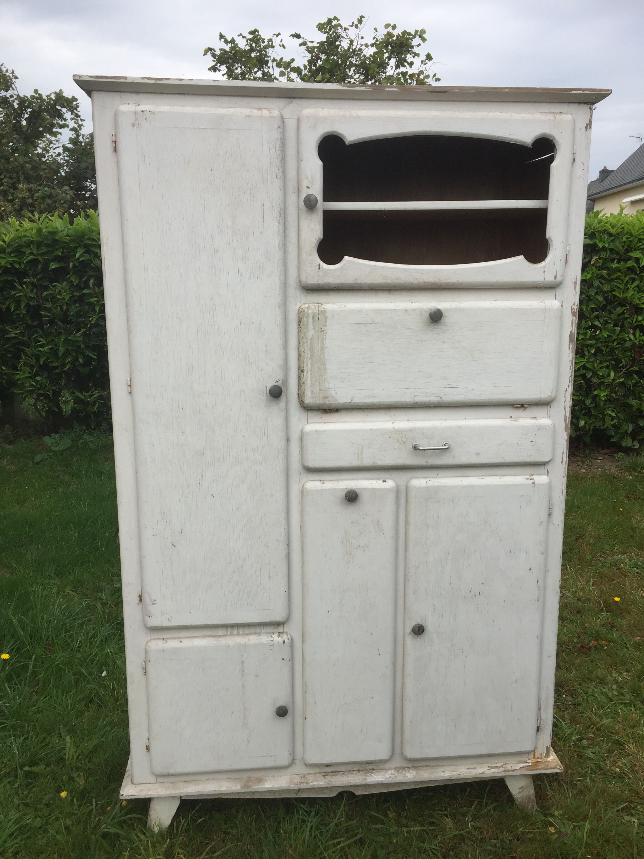 Vintage Mado buffet with white lacquered compass feet.