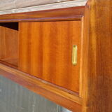 Cozy shelf 50s sliding doors