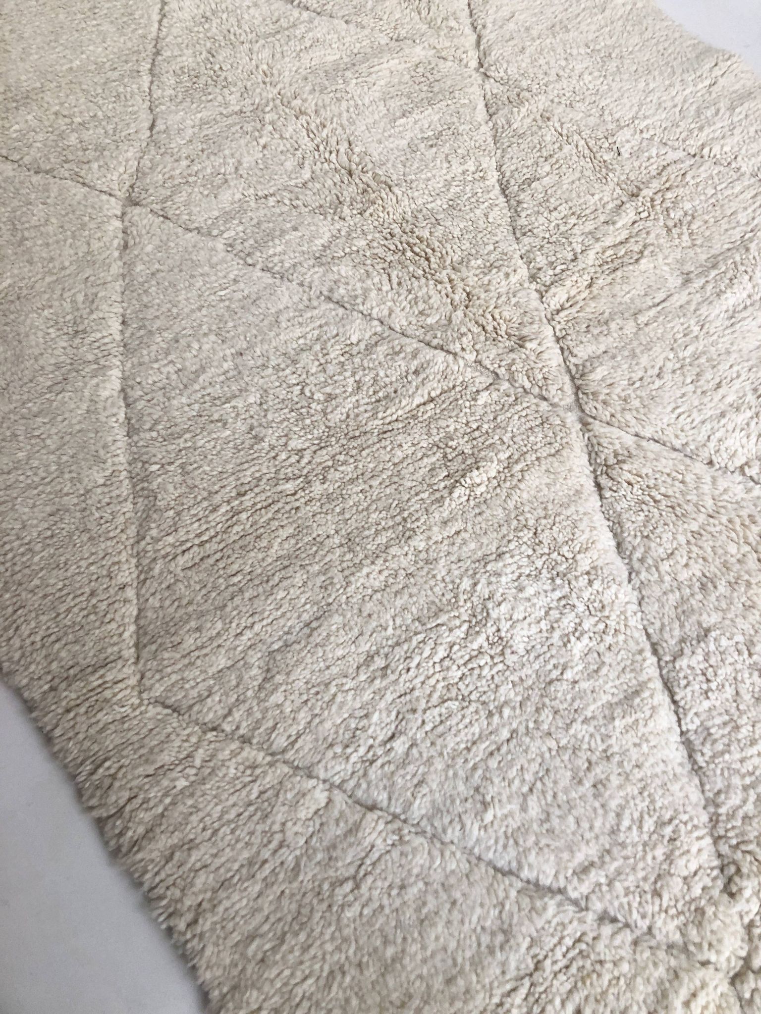 Tapis berbère marocain Beni Ouarain à losanges écrus 2,44x1,61m