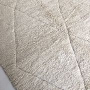 Tapis berbère marocain Beni Ouarain à losanges écrus 2,44x1,61m
