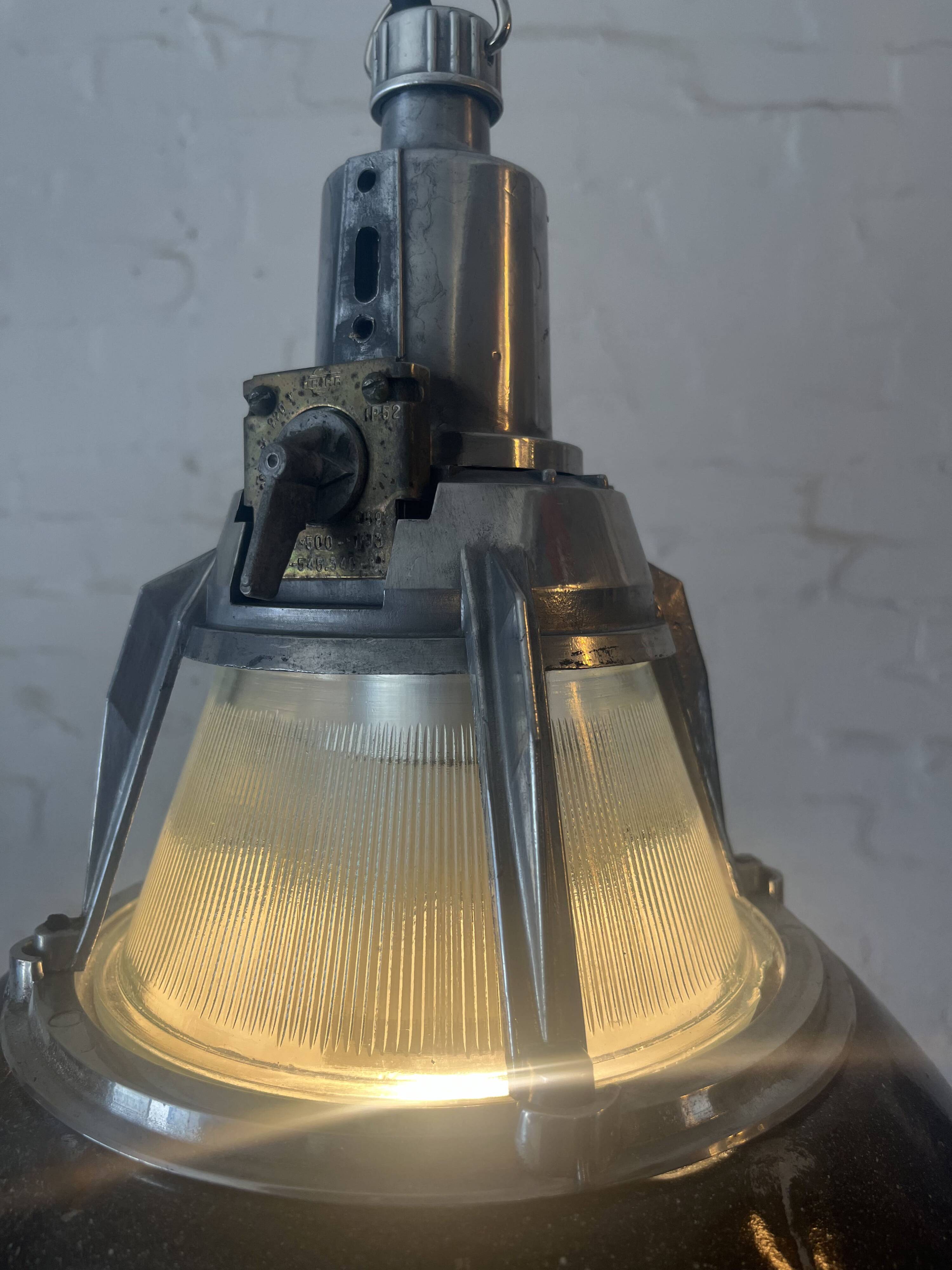 „Alma“ Ukrainische Industrieleuchte schwarz