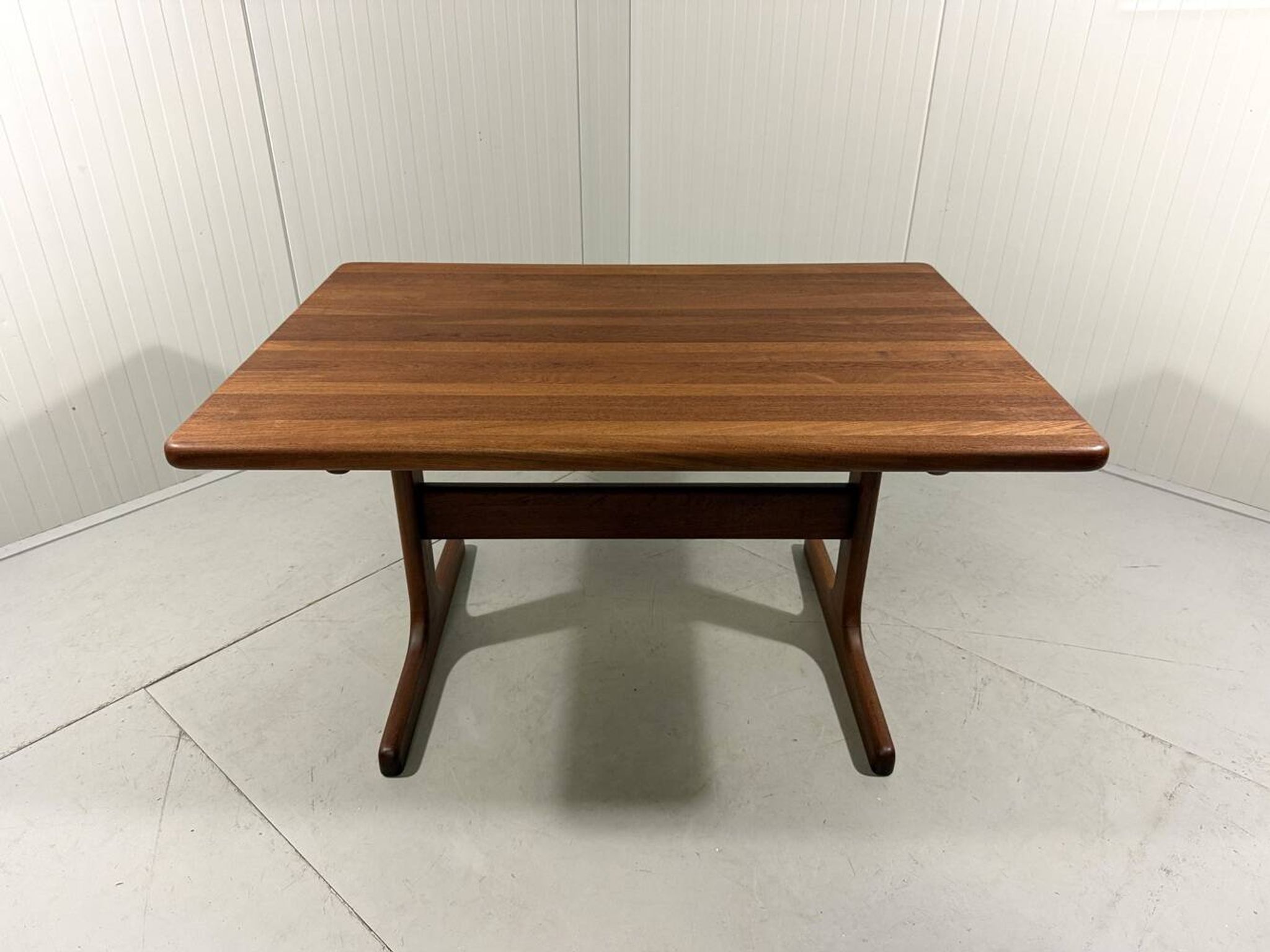 Table à manger en teck massif Danemark années 1970