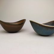 Mid-century pair of bowls by Rörstrand Sweden by Gunnar Nylund, 1950s.