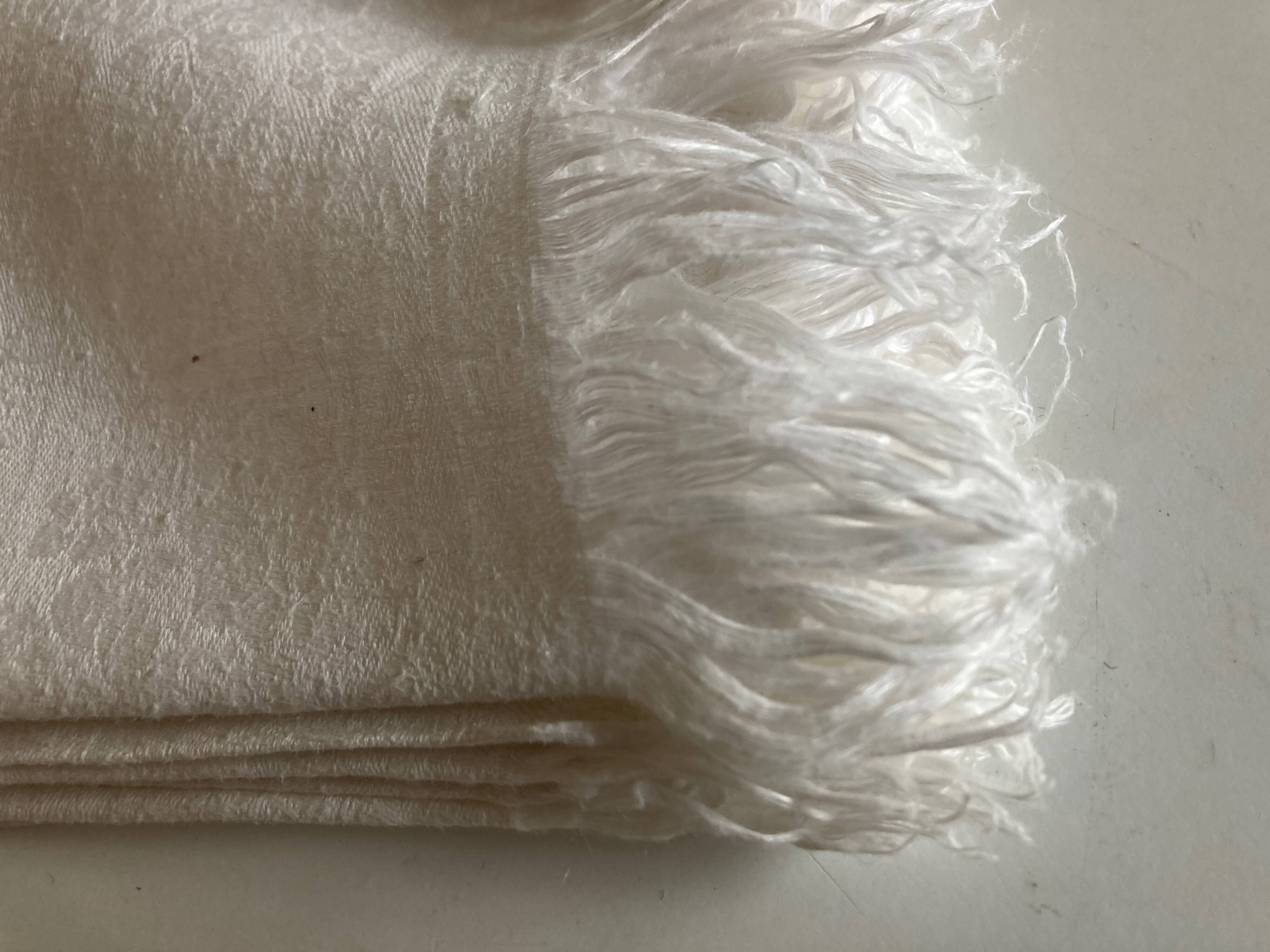 Set of 8 fringed napkins in 19th century linen damask
