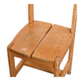 Suite de quatre chaises en pin, travail français, circa 1970