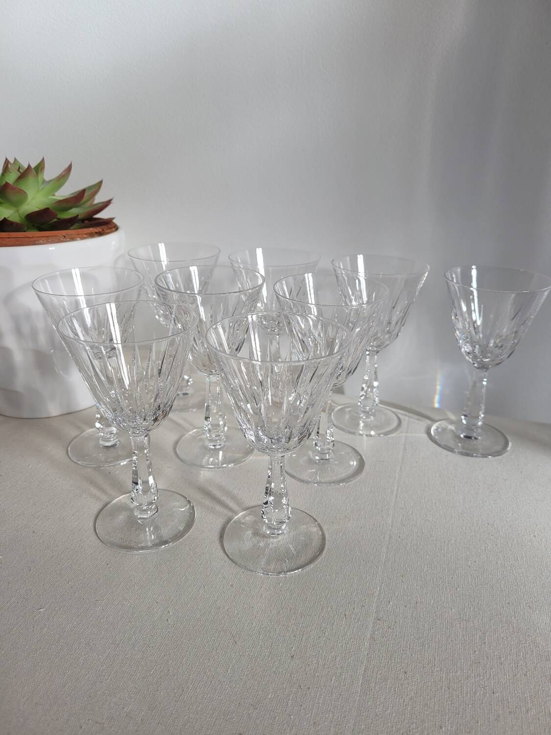 Set of 9 Villeroy and Boch white wine glasses