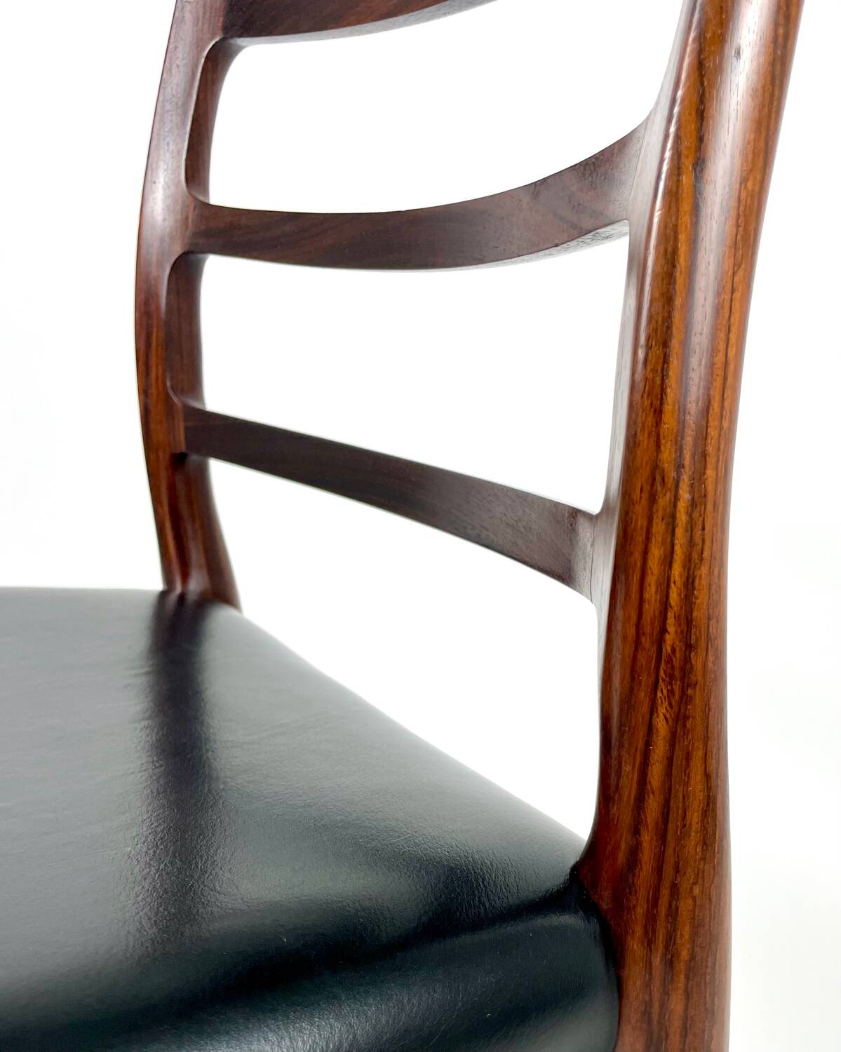 Set of 2 Niels Møller Model No 82 Chairs in Rosewood & Leather Denmark 60’s