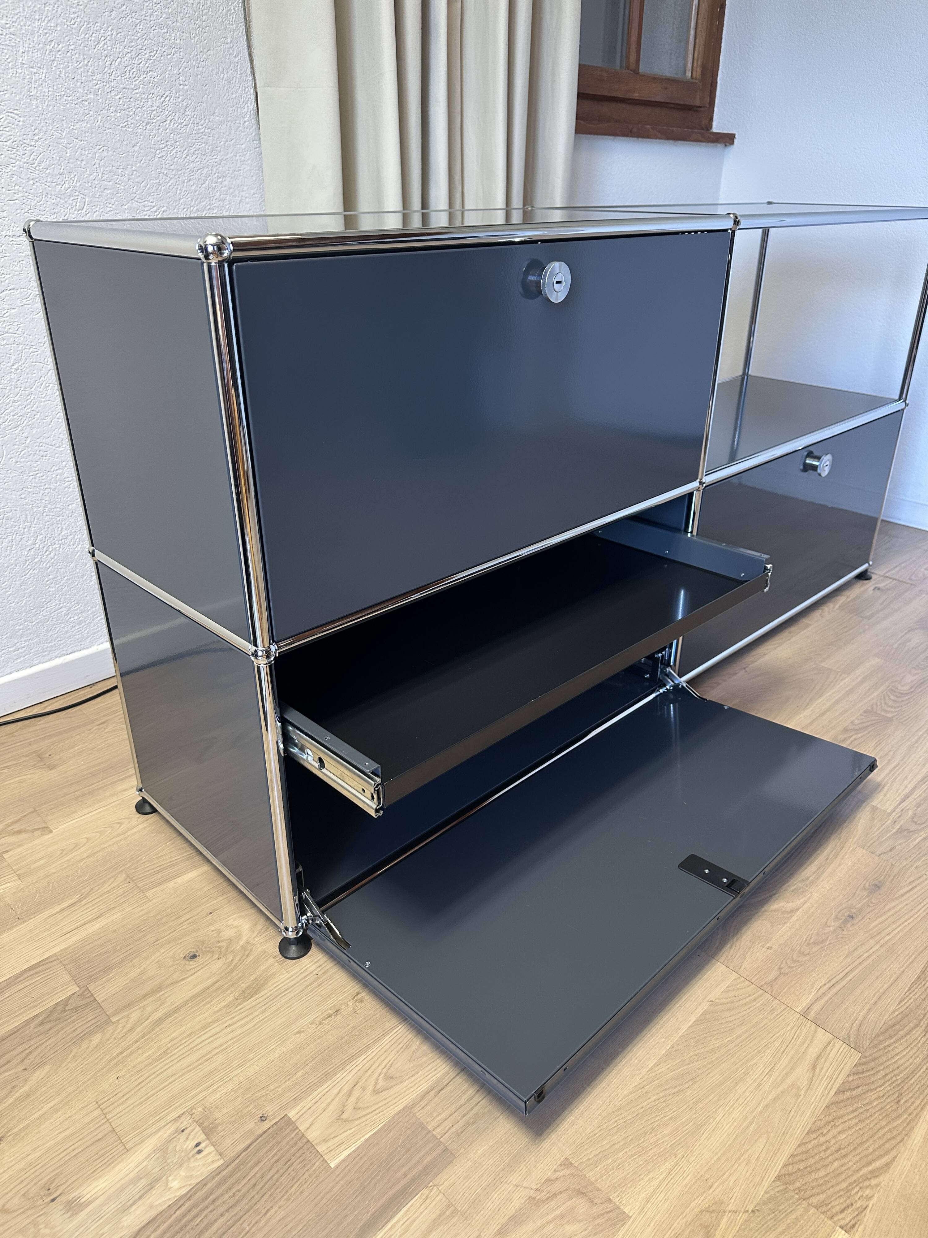 Commode USM Haller en Gris Anthracite et Noir Graphite