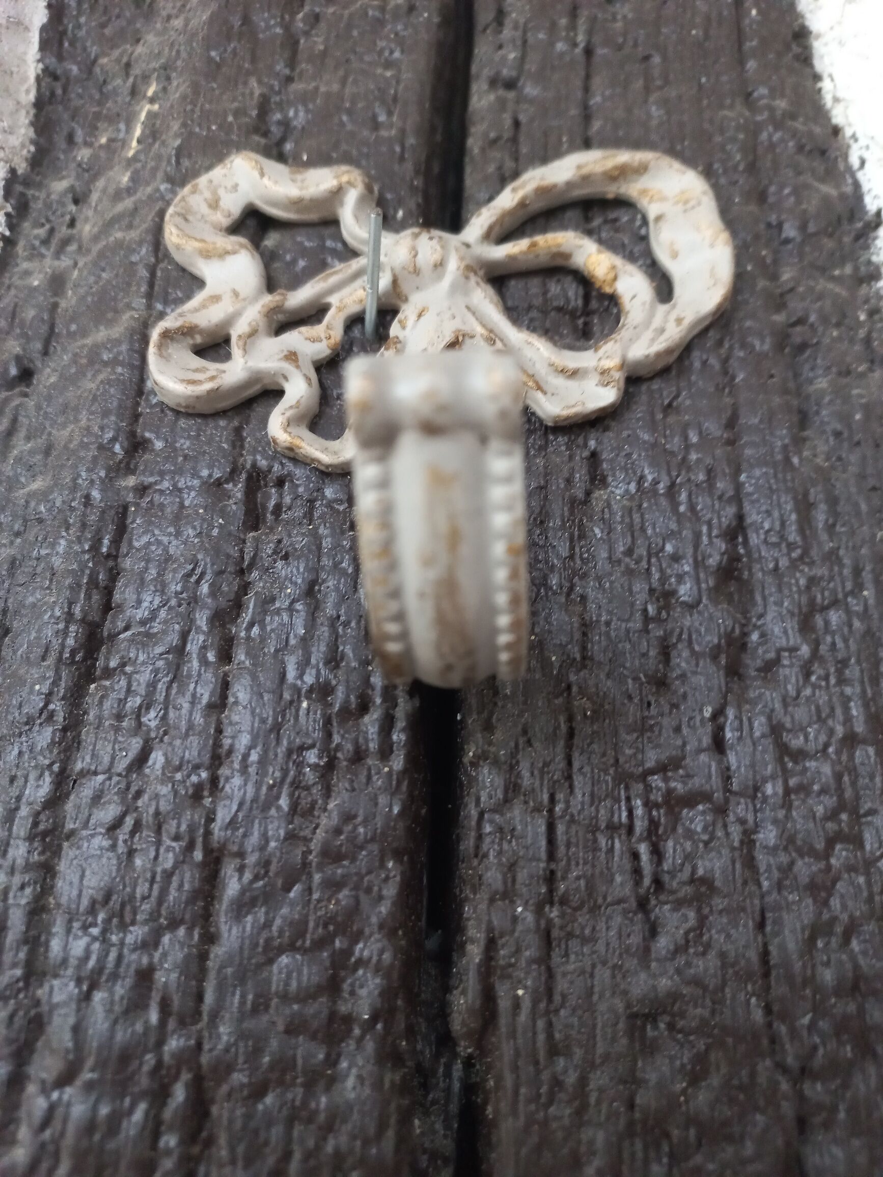 Patinated linen hook