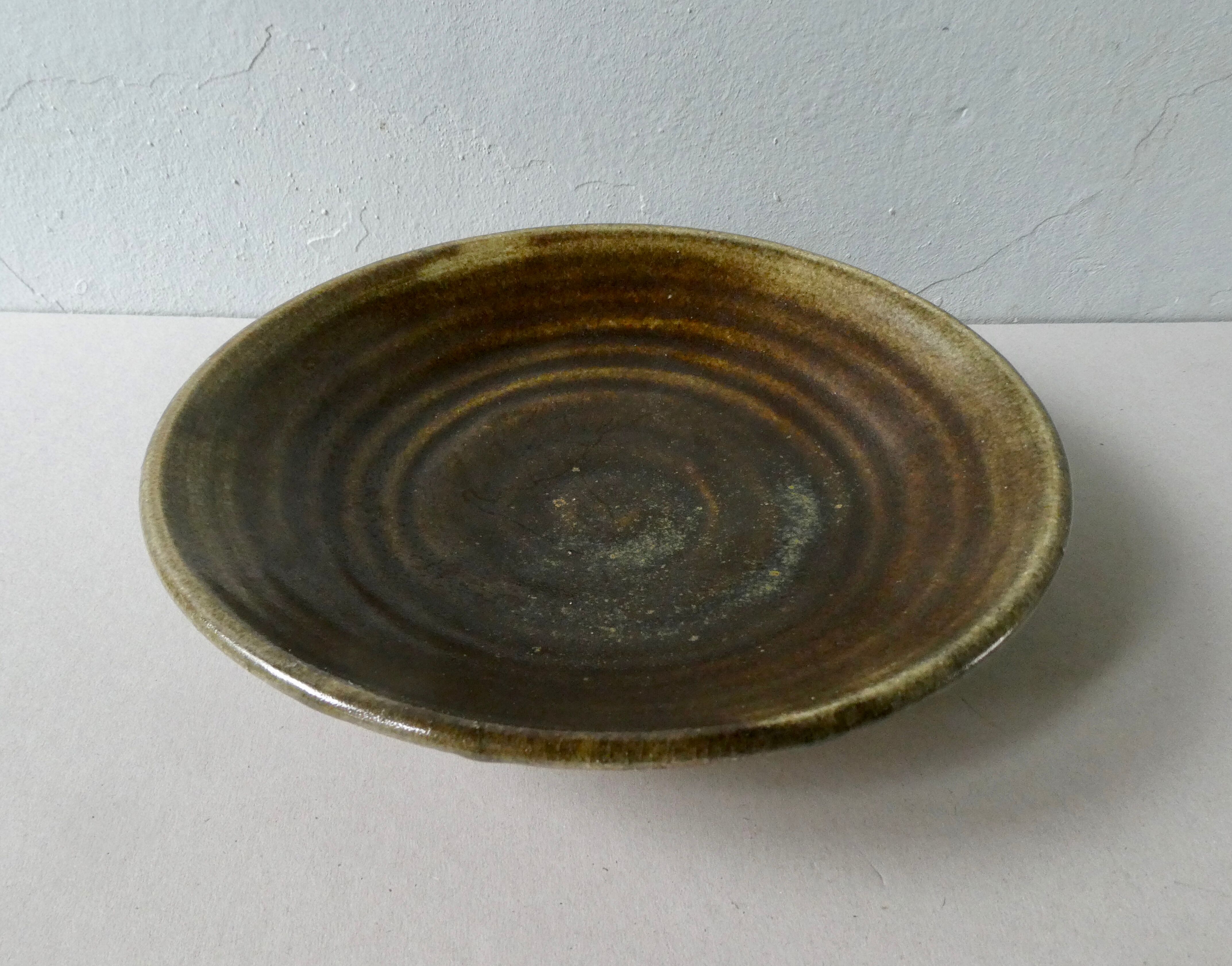 Flat, cut on peedouche, enamelled sandstone, signed