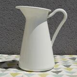 Broc in white enamelled sheet metal