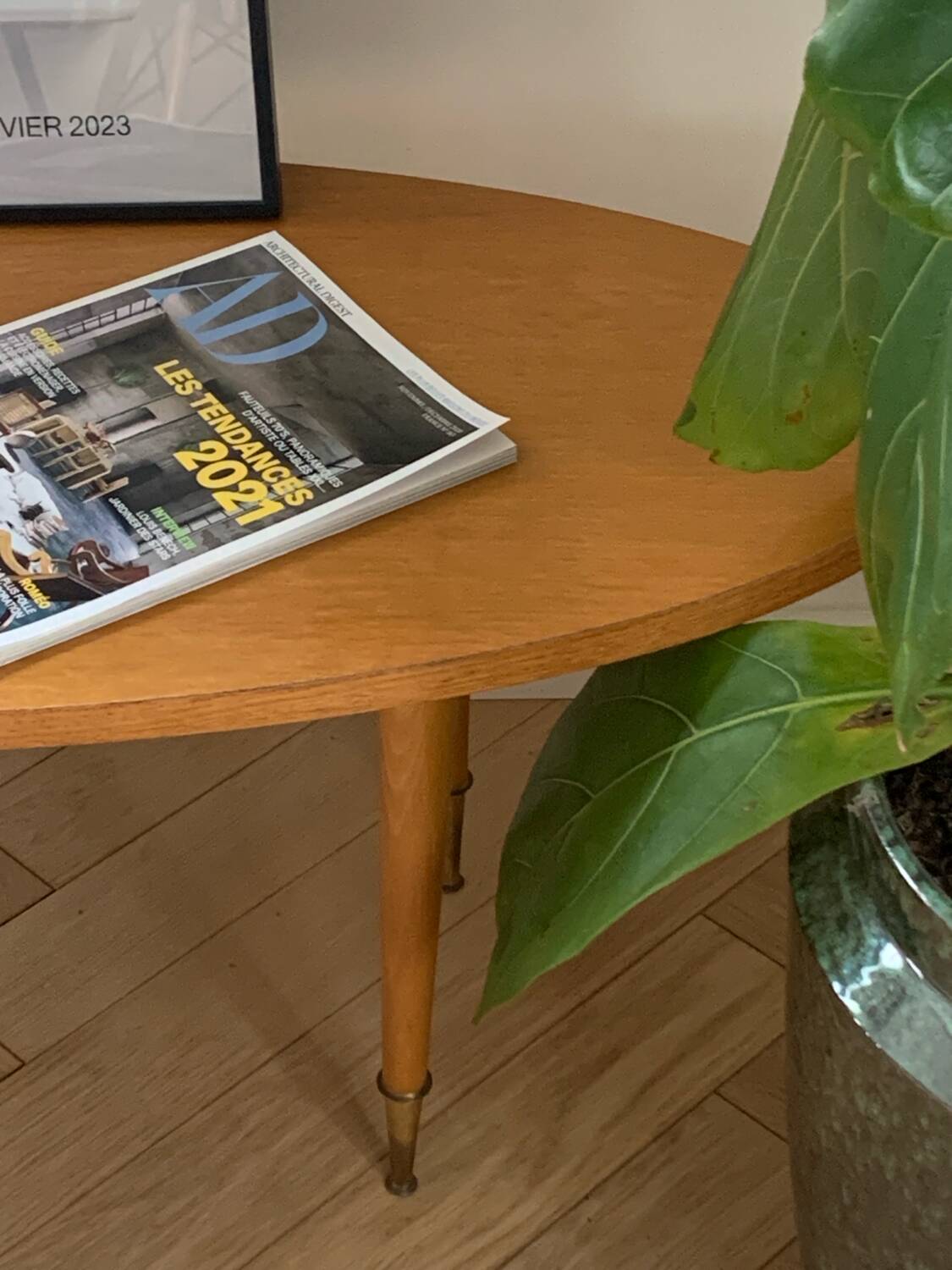 Coffee table with compass legs