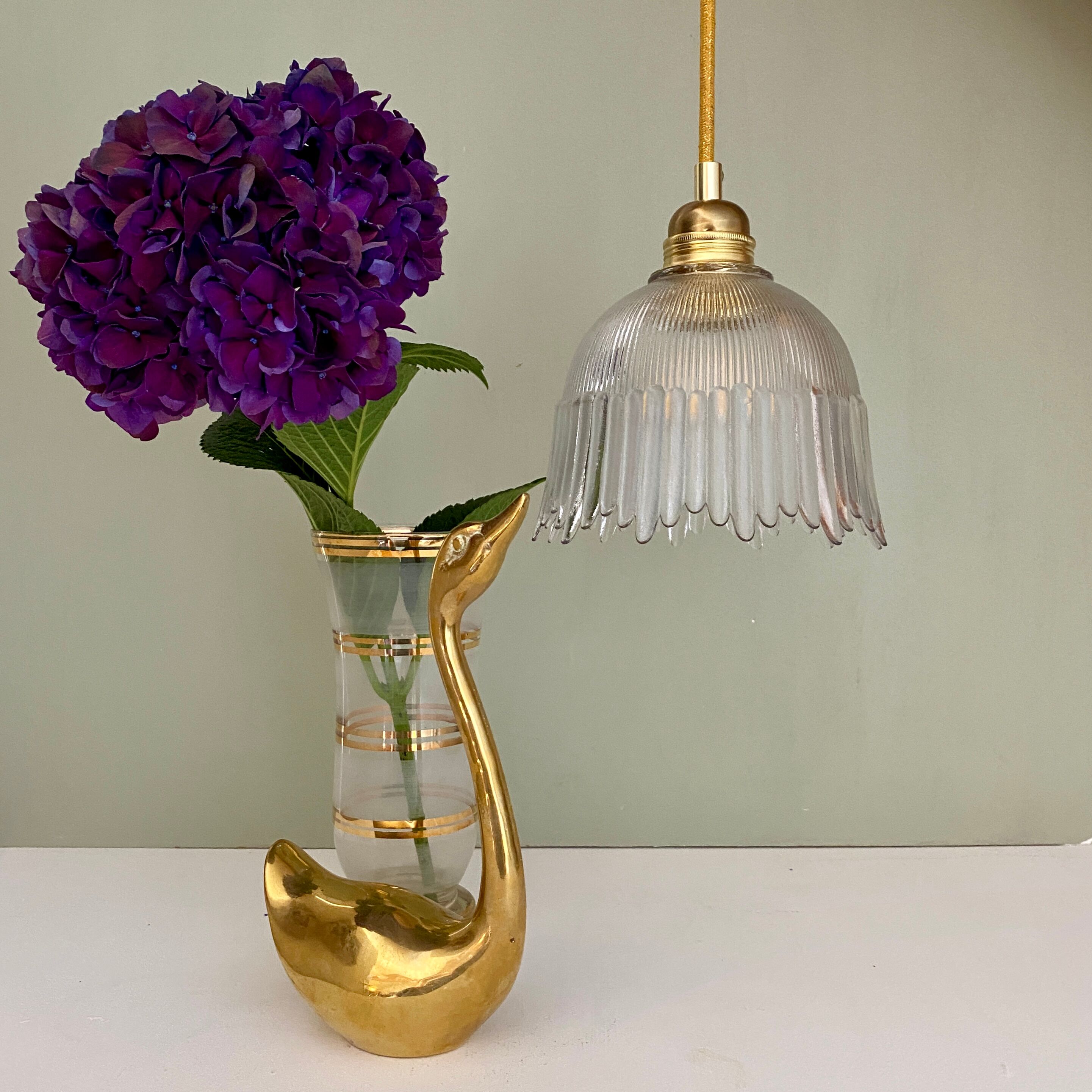 Suspension tulipe vintage en verre strié