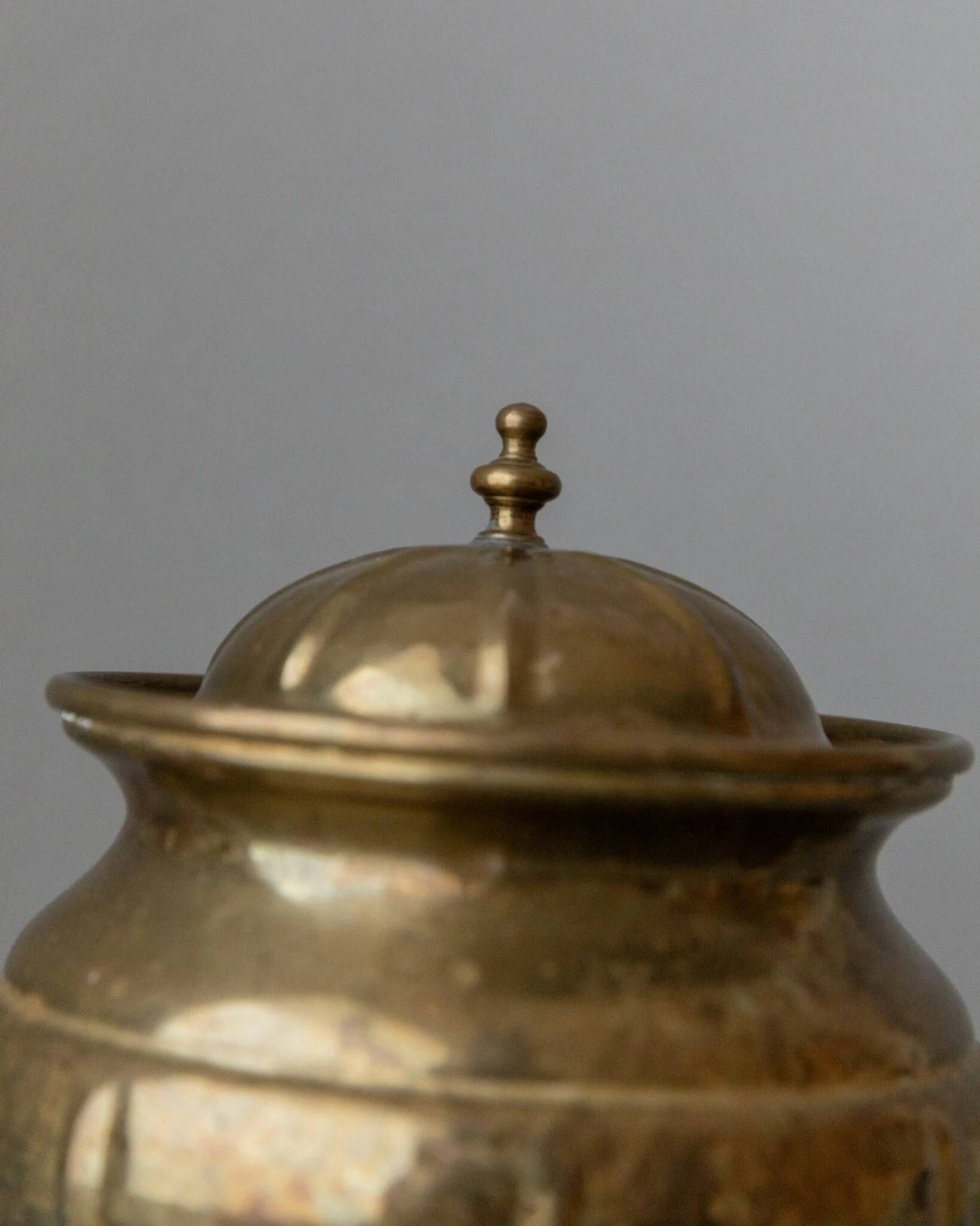 Vintage gold-toned brass box with lid, handmade in Italy (1950s) – elegant storage for biscuits or jewelry
