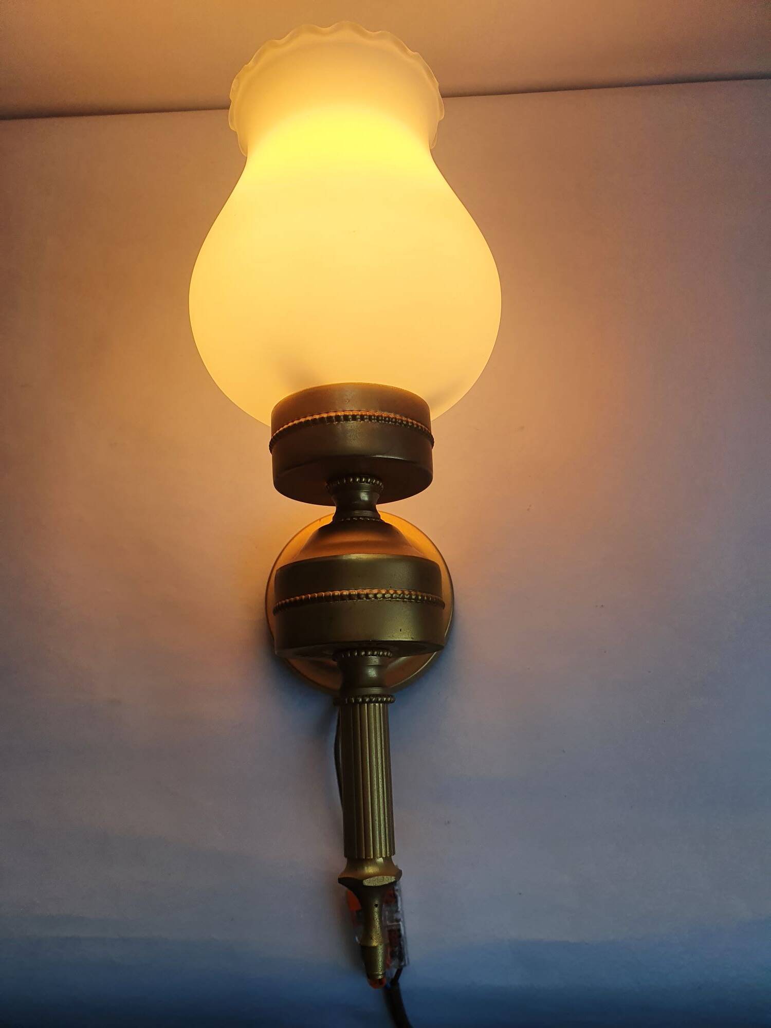 Trois appliques murales dorées flambeau style Empire