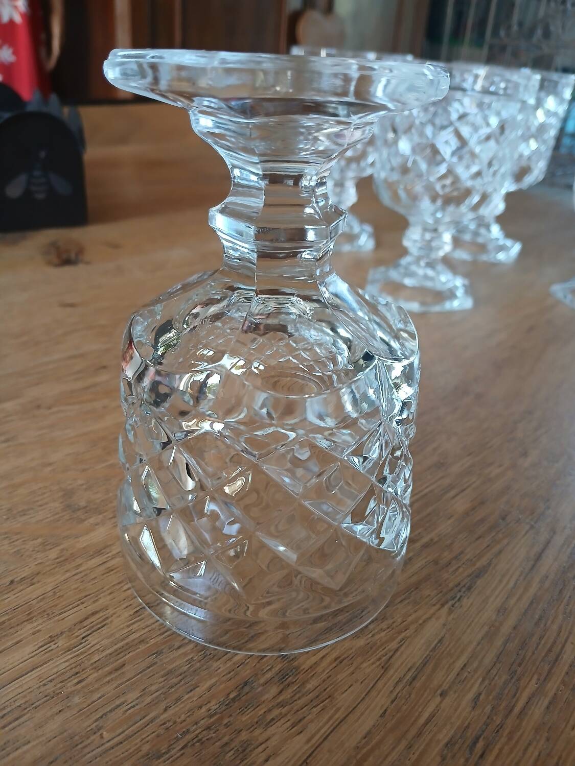 6 verres à pied en verre taillé