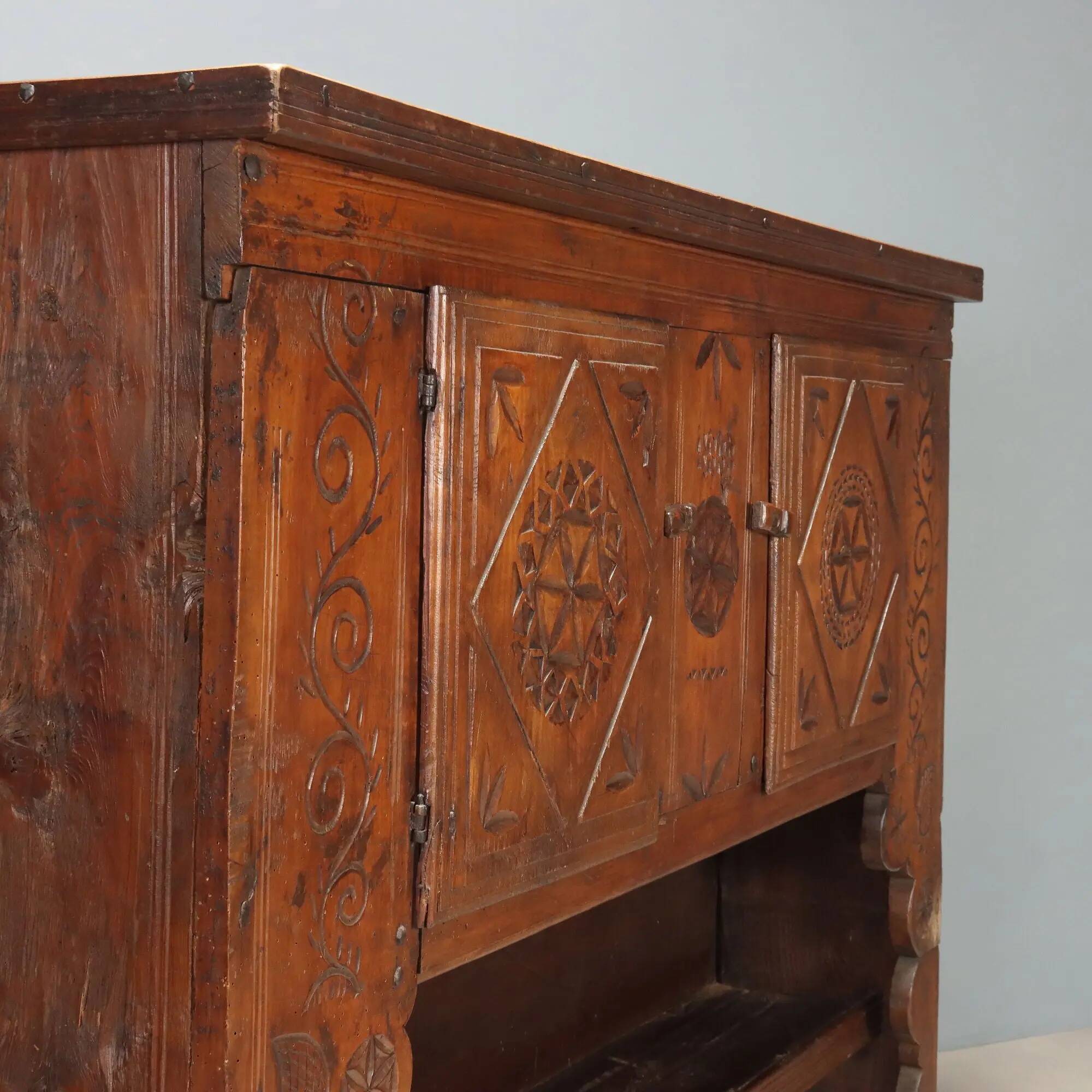 Antique buffet in walnut and chestnut, Spain, 19th century