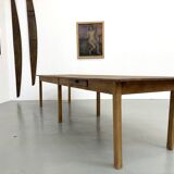 XXL table with 6 legs made of solid pine and rubberwood.