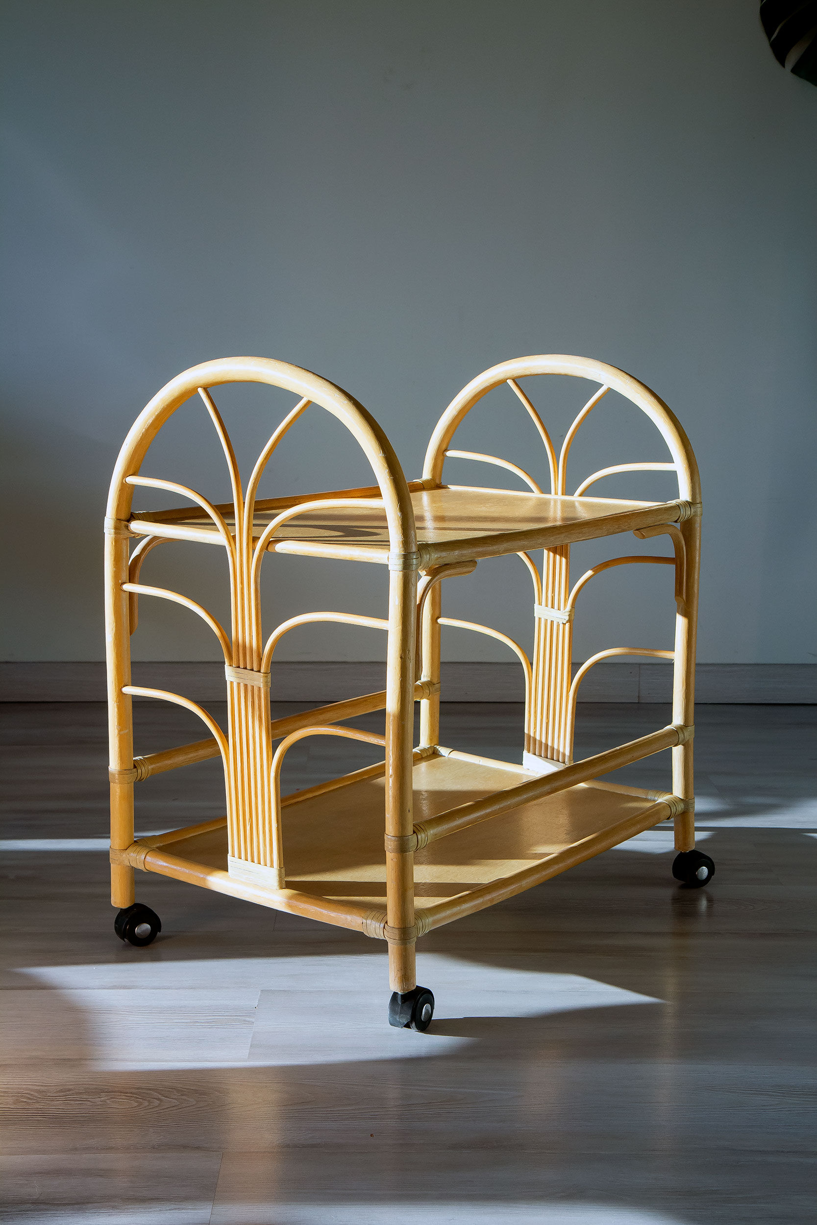 Rolling trolley in rattan from the 70s