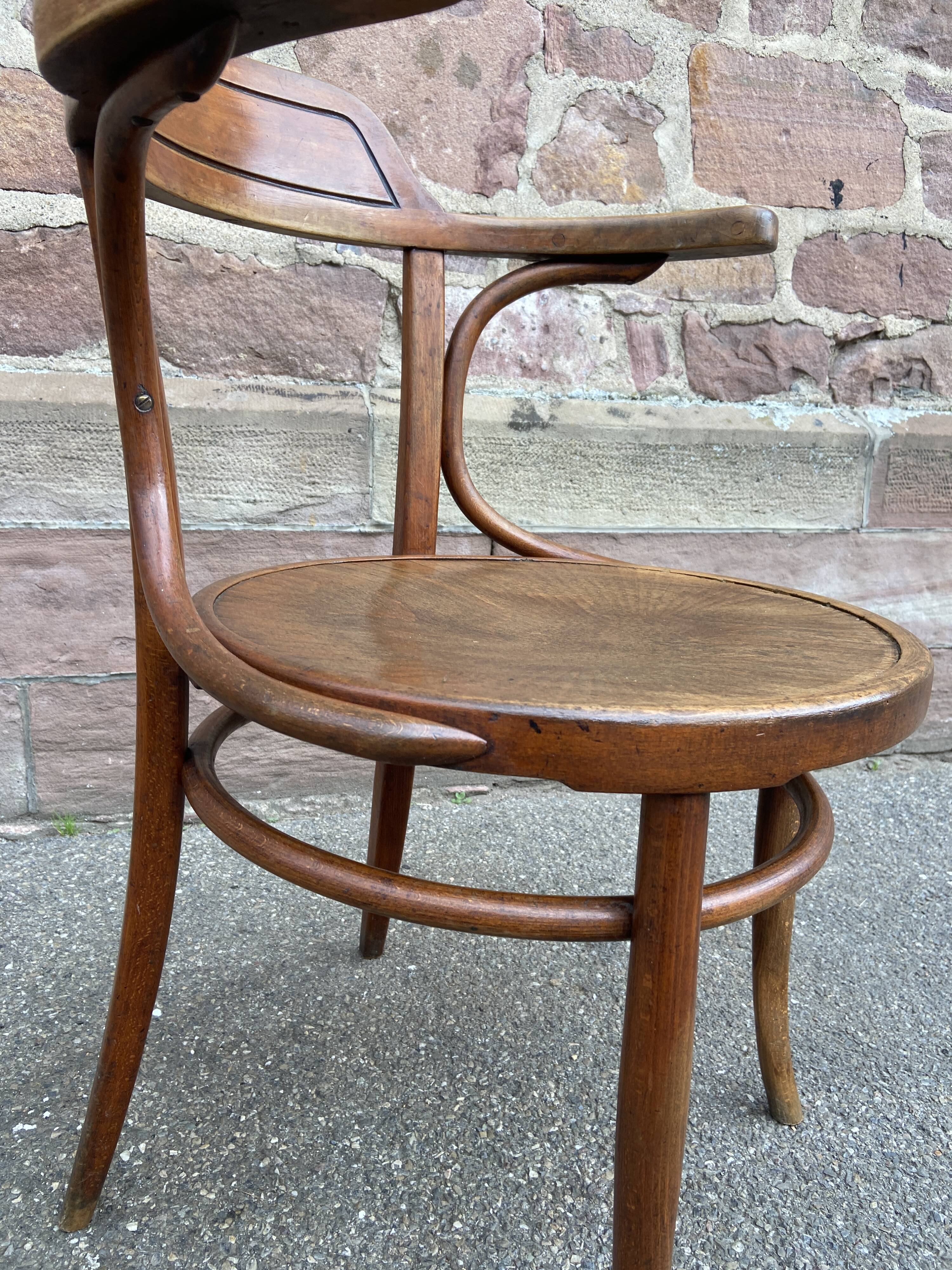 Office chair 1910 by bois courbé j & j kohn in vienna, austria