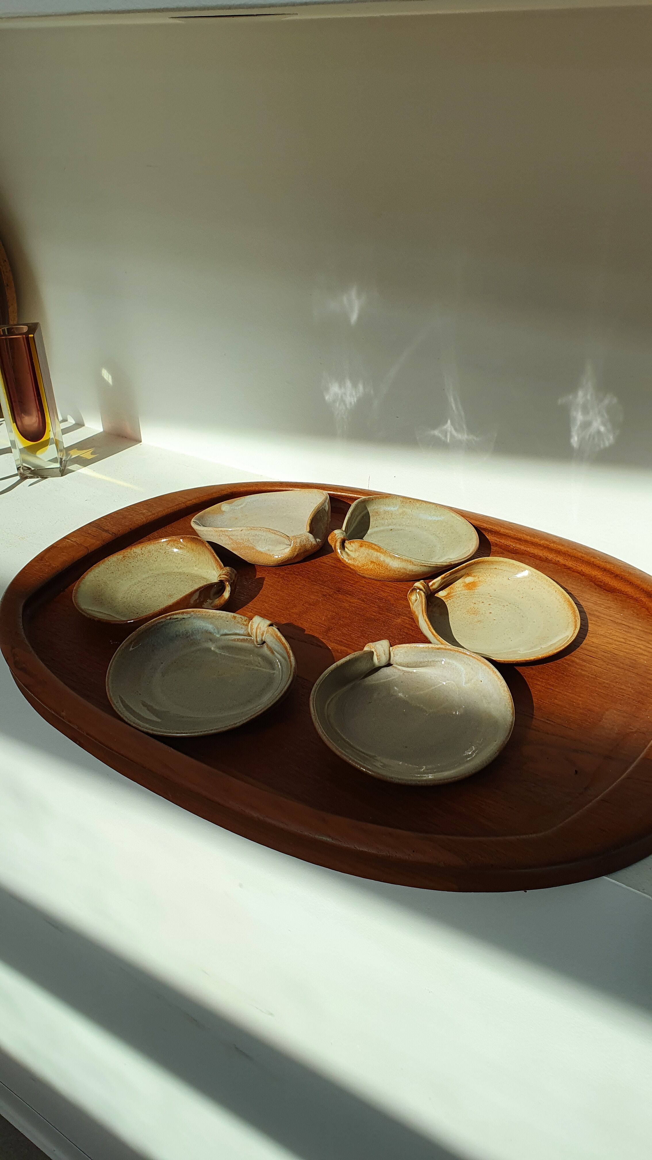 6 enamelled sandstone cups