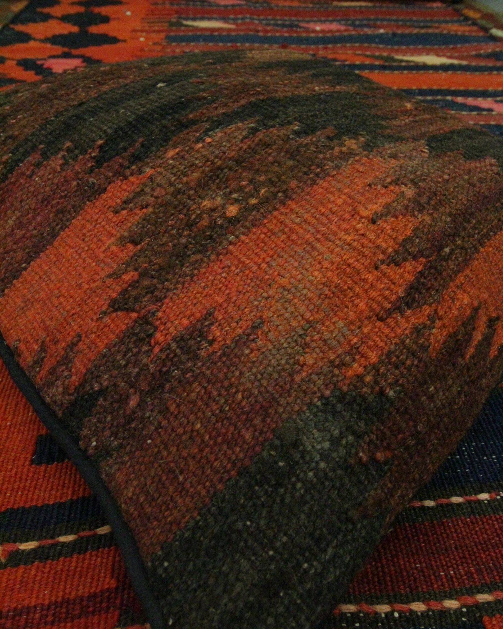 Housse de coussin en laine orientale faite à la main