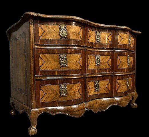 Crossbow commode from the Louis XV period in noble wood marquetry, 18th century.