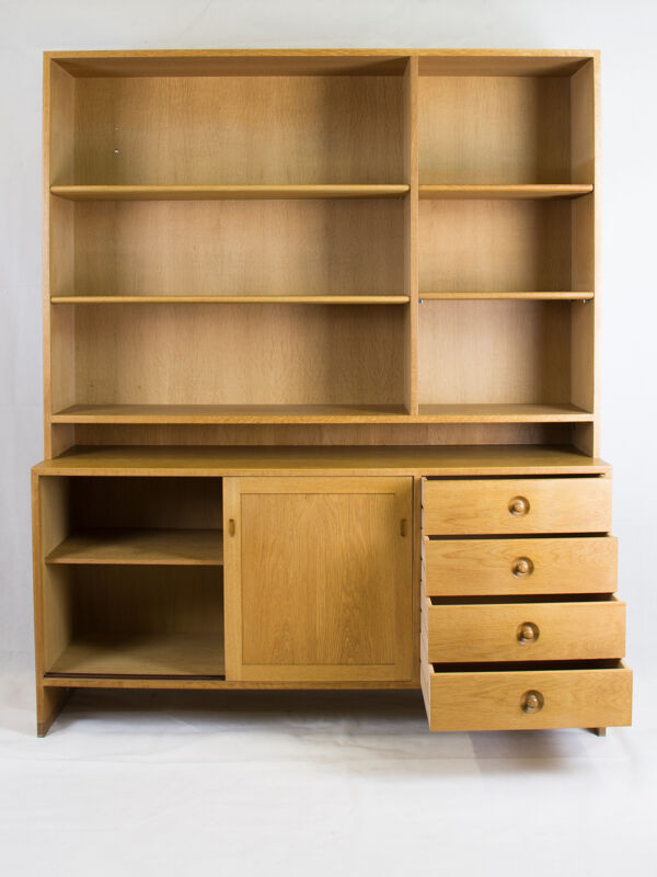 Bibliothèque en chêne par Hans Wegner pour Ry Mobler années 1960