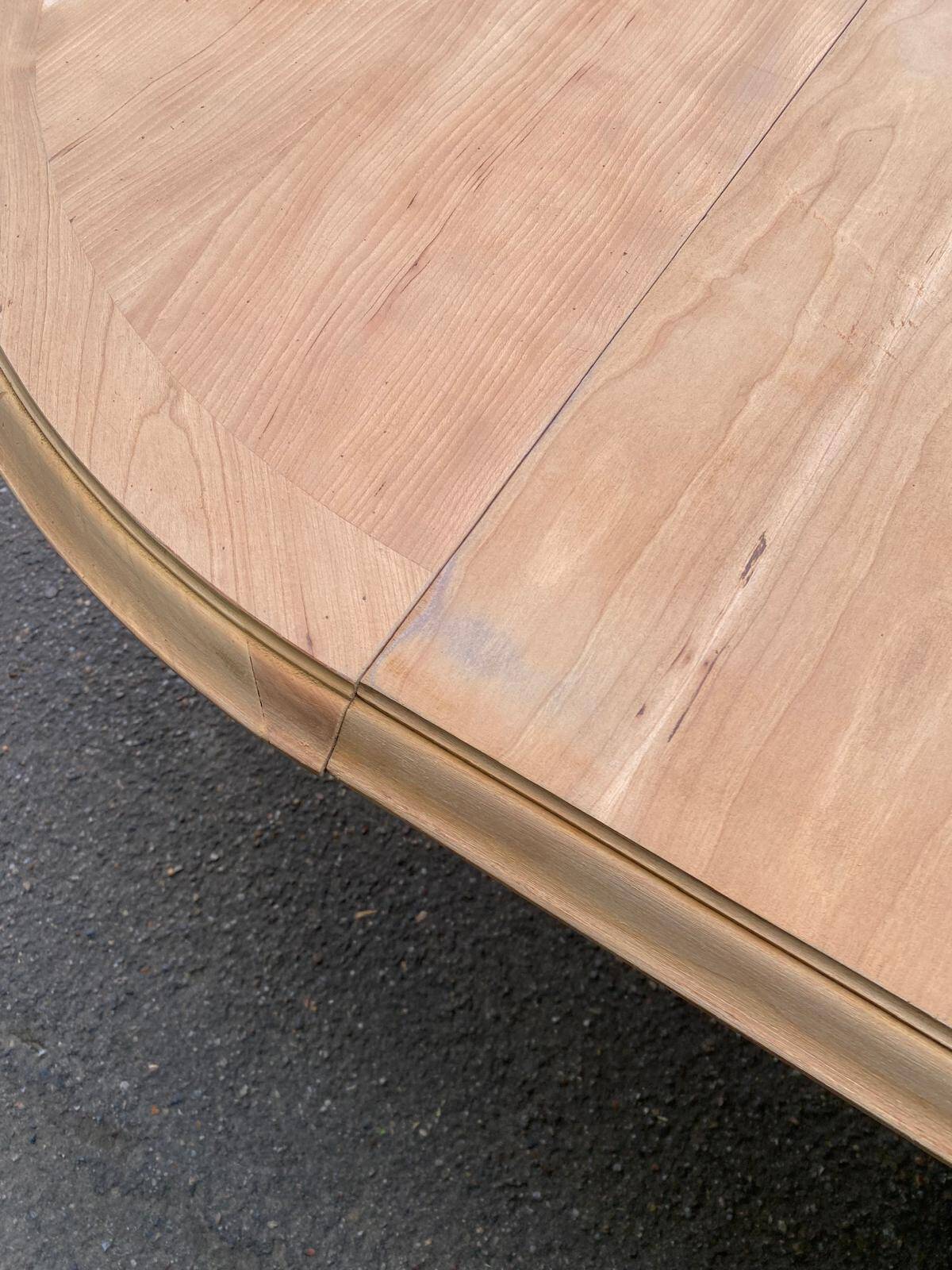 Round extendable farmhouse dining table, stripped, Louis XIII style from the 1960s.