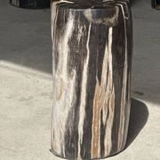 Black petrified wood side table with white and beige stripes H40 D23 - 3
