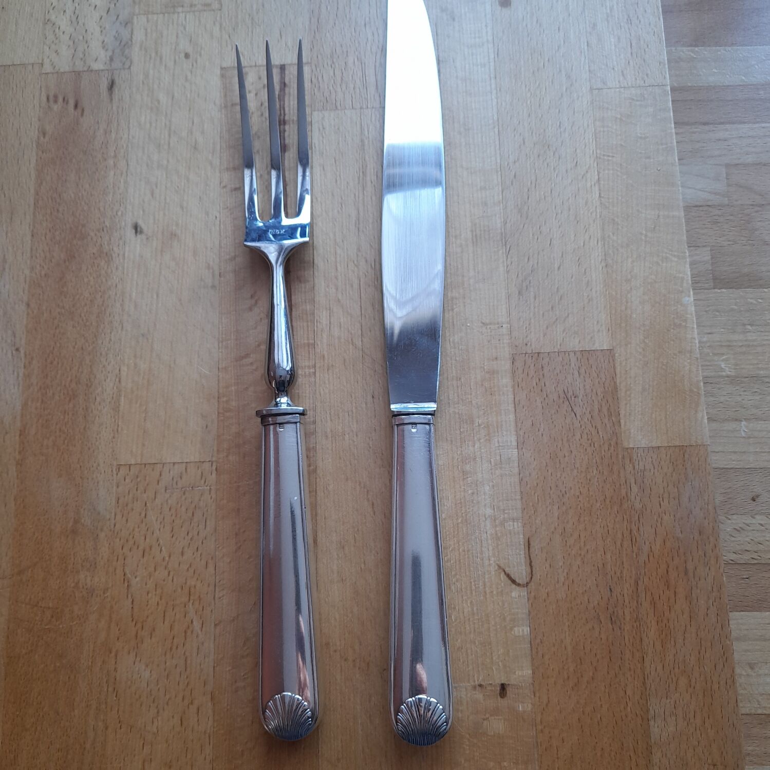 Silver-plated stainless steel carving service cutlery