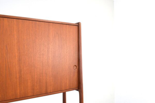 Enfilade en teck danois du milieu du siècle modèle RY-20 par Hans Wegner pour Ry Møbler